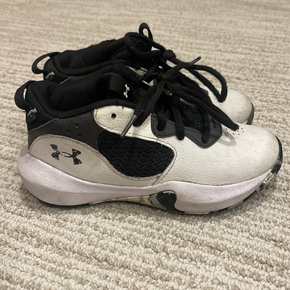 BOYS' UNDER ARMOUR LITTLE KID LOCKDOWN 6 BASKETBALL SHOES - Picture 3 of 5